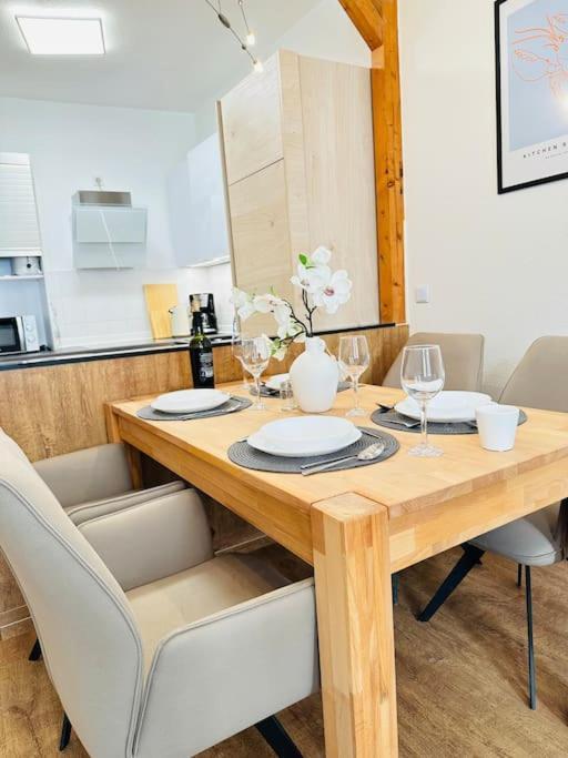 Modern Eingerichtete Wohnung Im Stadtzentrum Zittau Kostenloser Parkplatz Экстерьер фото